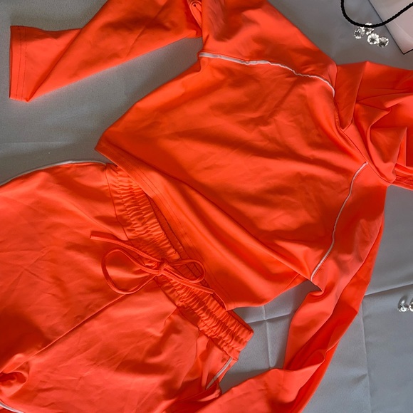 Short Set - Picture 4 of 4